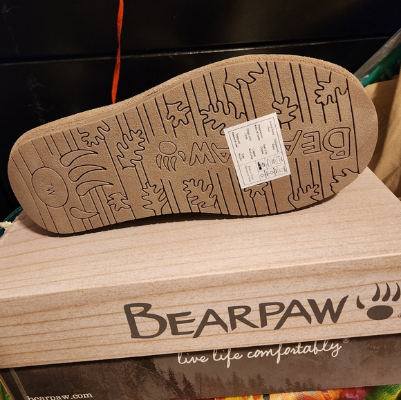 Bearpaw Women's Tan Suede Boots NIB - Picture 3 of 3